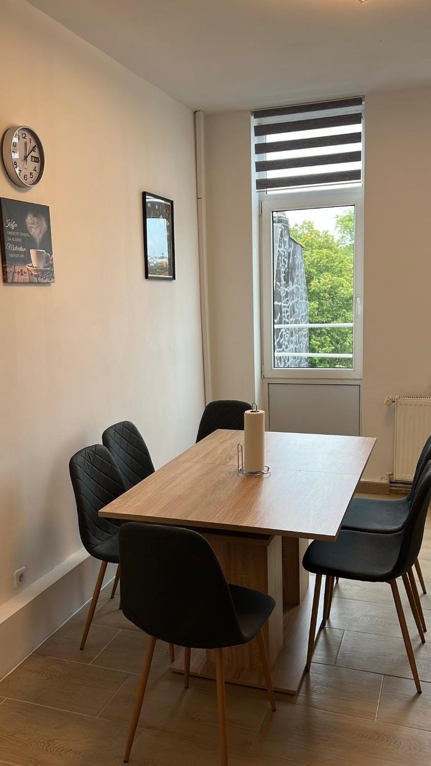 Seating area, Dining area