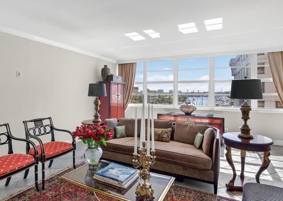 Spacious Two Bedroom Residence with Waterfront Views Apartment in Fort Lauderdale
