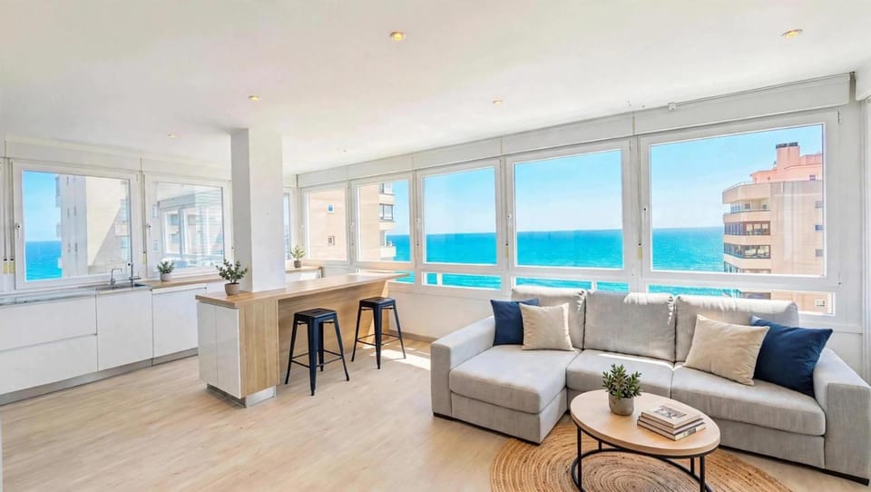 View (from property/room), Kitchen or kitchenette, Seating area, Sea view