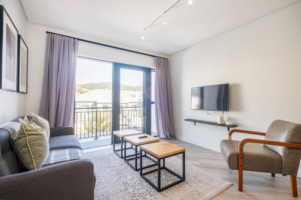 Paarl 2BR Family Friendly Apartment with Parking Apartment in Cape Town