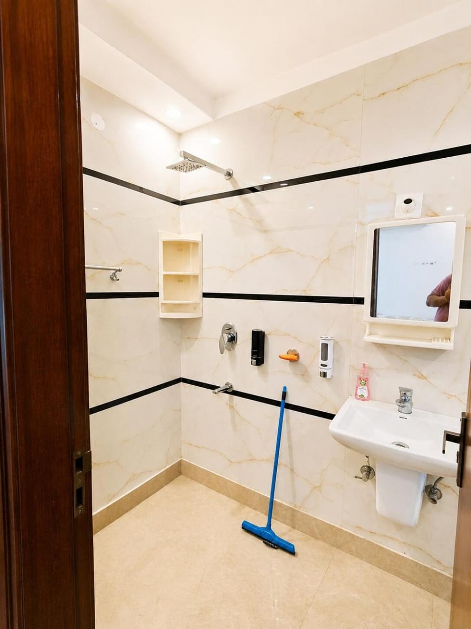 3 BHK Serviced Apt Vasant Kunj Enclave Nr Airport Apartment in New Delhi
