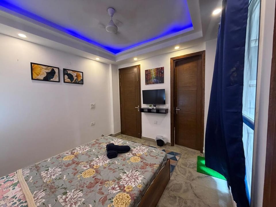 3 BHK Serviced Apt Vasant Kunj Enclave Nr Airport Apartment in New Delhi