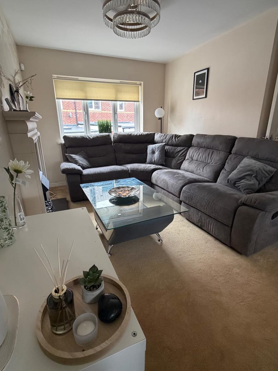 View (from property/room), Living room, Decorative detail, Seating area, furniture