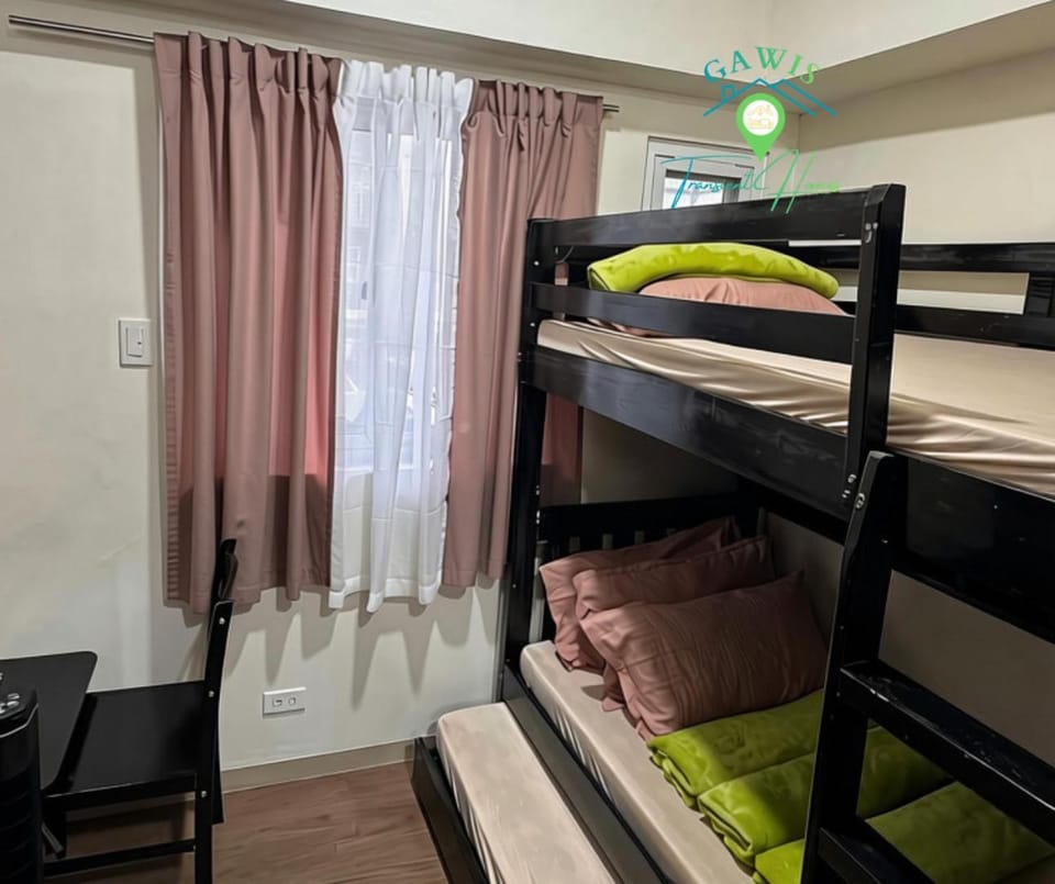 Bedroom, bunk bed