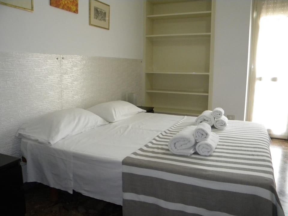 Bed, Bedroom, locker, towels
