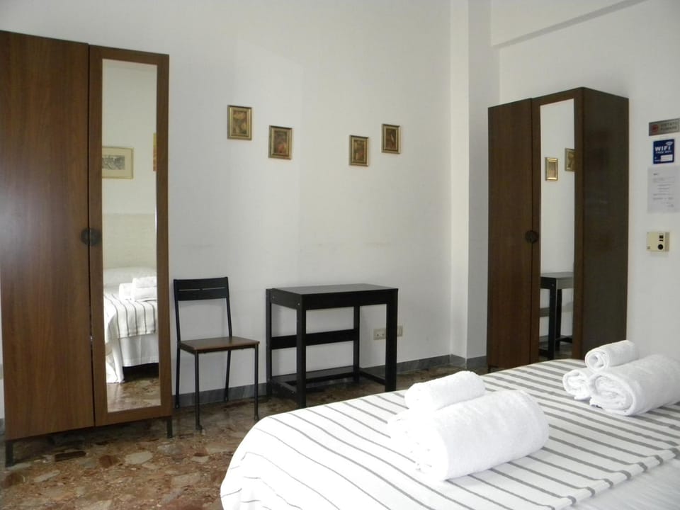 Bed, Bedroom, locker, towels