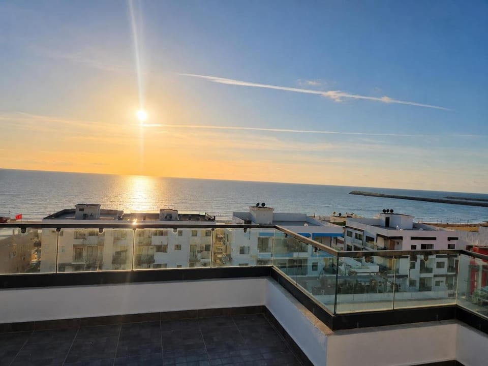 2 Bedroom Apartment 1min from the beach Wi-Fi Parking Apartment in Rabat-Salé-Kénitra