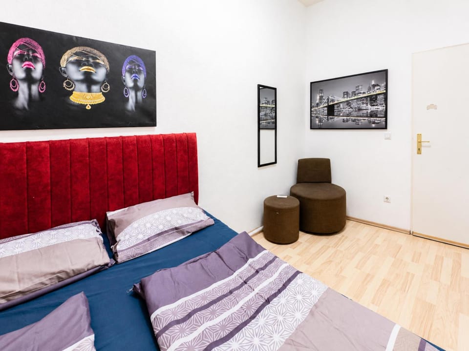 Bed, Seating area, Bedroom