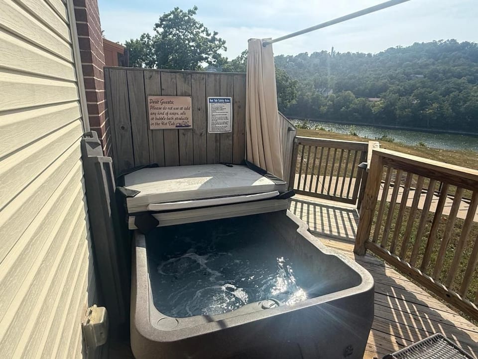 Hot Tub Lake View Eureka Springs Lakehouse House in Carroll County