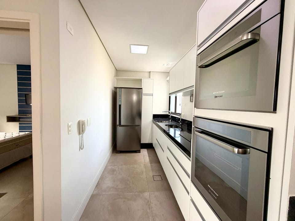 Kitchen or kitchenette, minibar, oven, stove