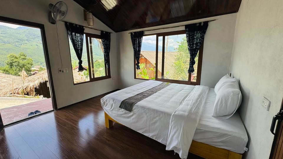 Bed, Natural landscape, Photo of the whole room, Bedroom, Mountain view