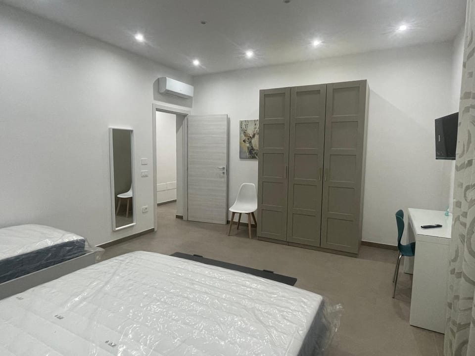 Bedroom, wardrobe, air conditioner