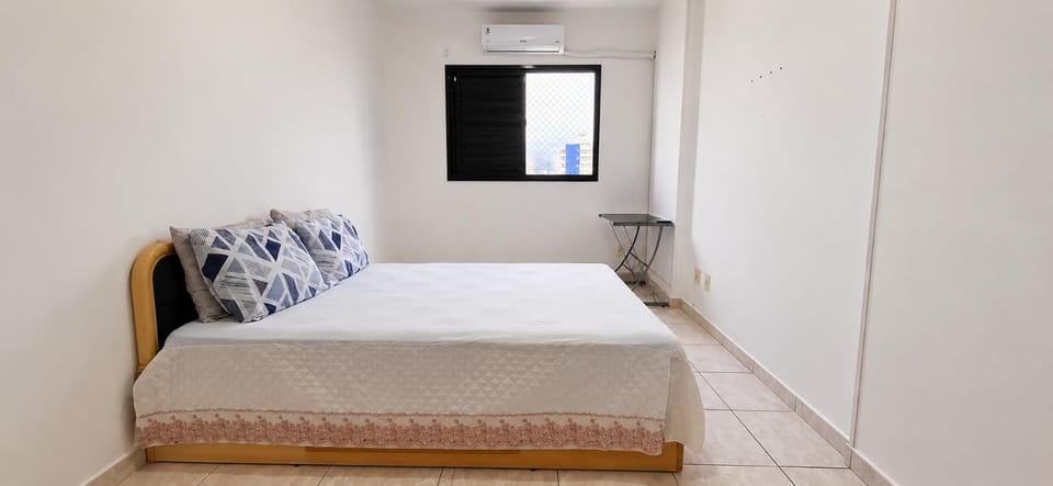 Bed, Bedroom, air conditioner