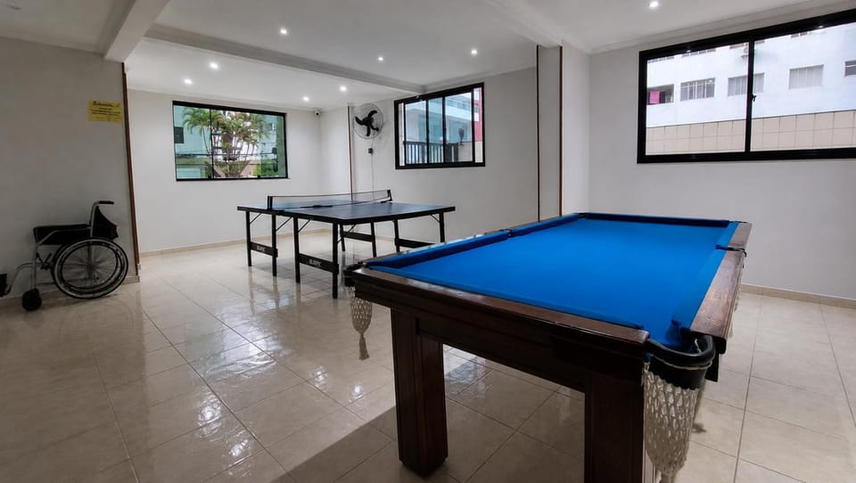 Billiard, Game Room
