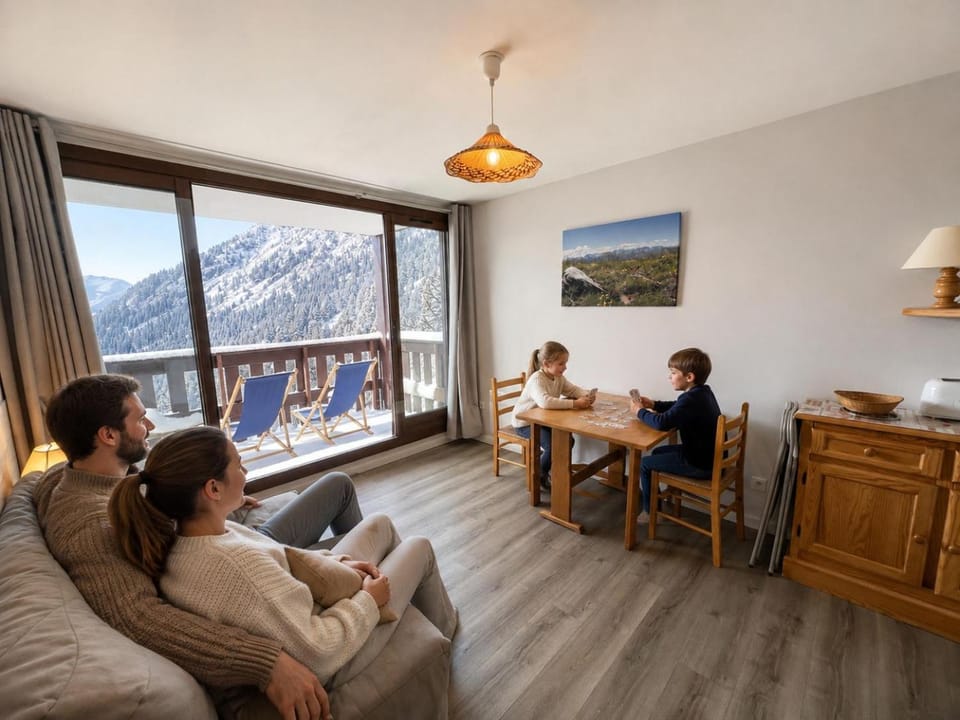 Living room, Dining area, Mountain view, Family