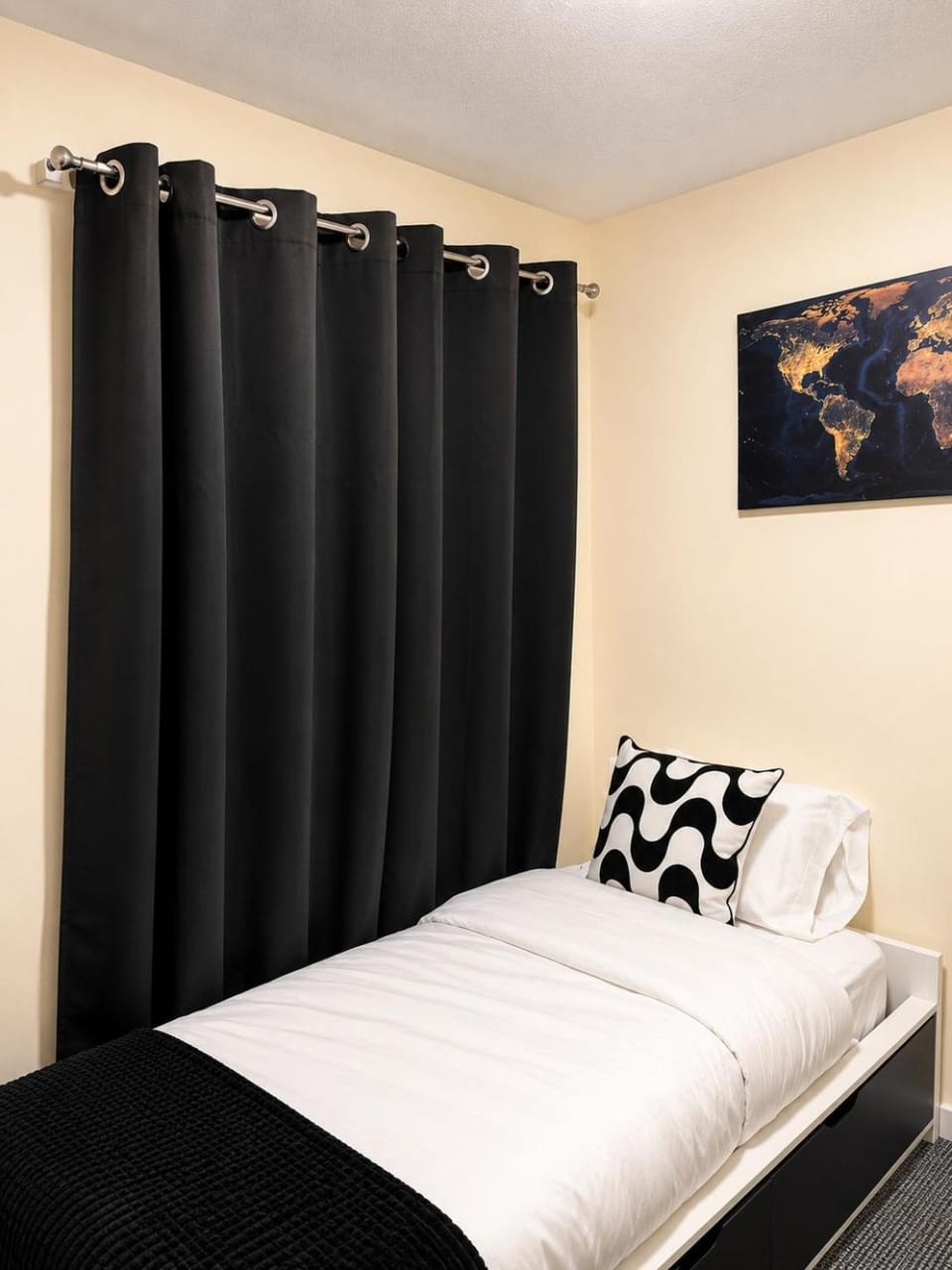 Stylish 3BR Retreat Sleeps 7 Free Parking Long stays House in Manchester