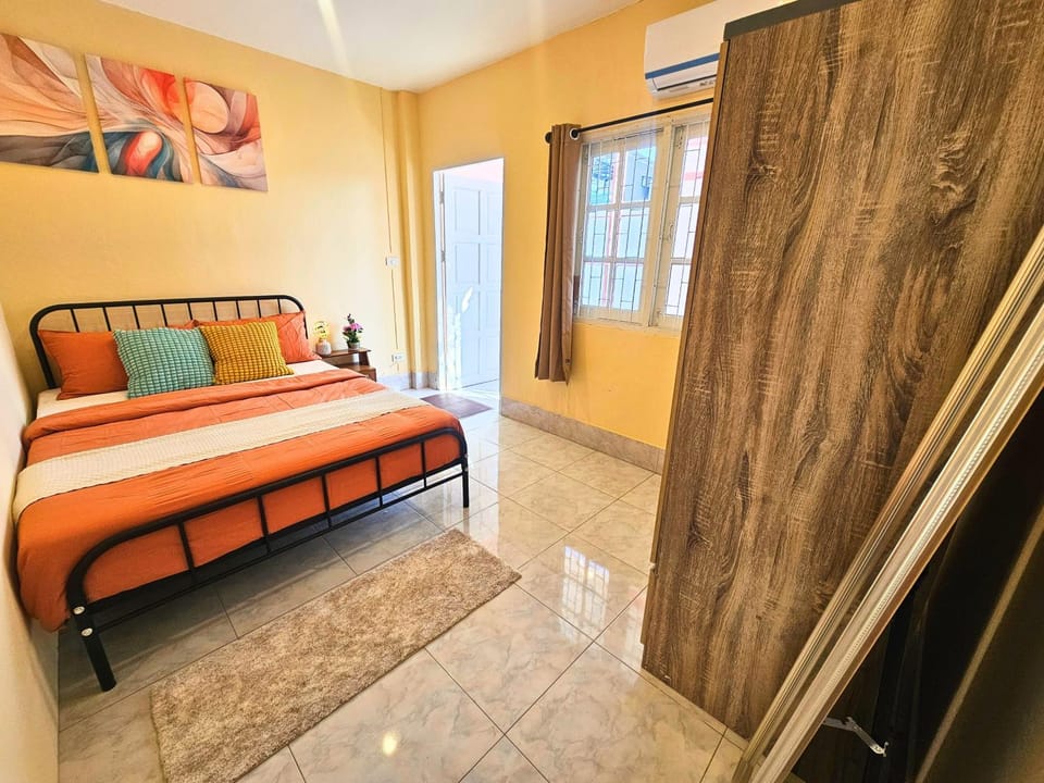 Bed, Photo of the whole room, Bedroom, wardrobe