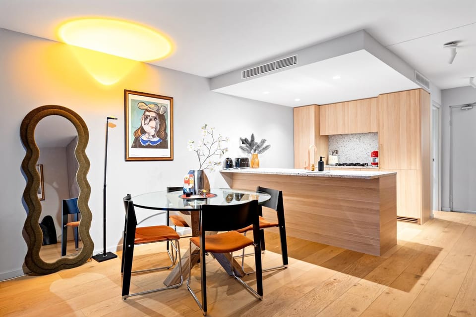 Kitchen or kitchenette, Seating area, Dining area