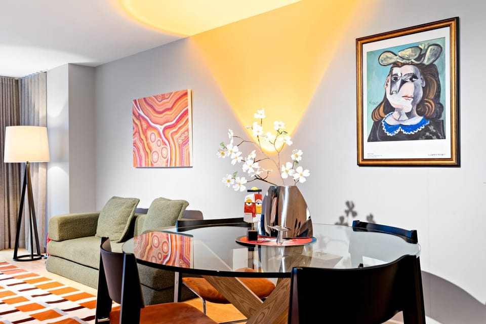 Seating area, Dining area