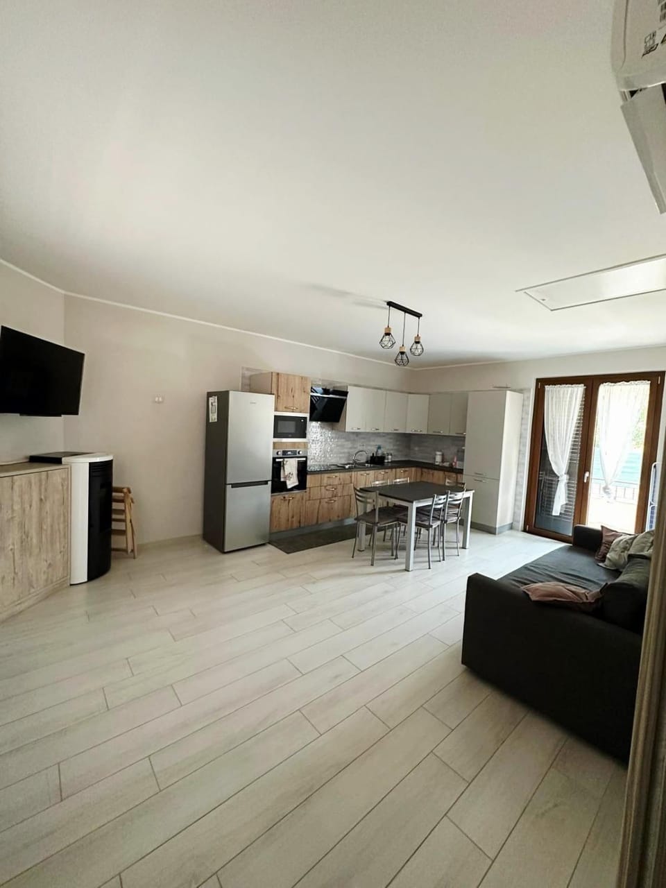 Kitchen or kitchenette, Living room