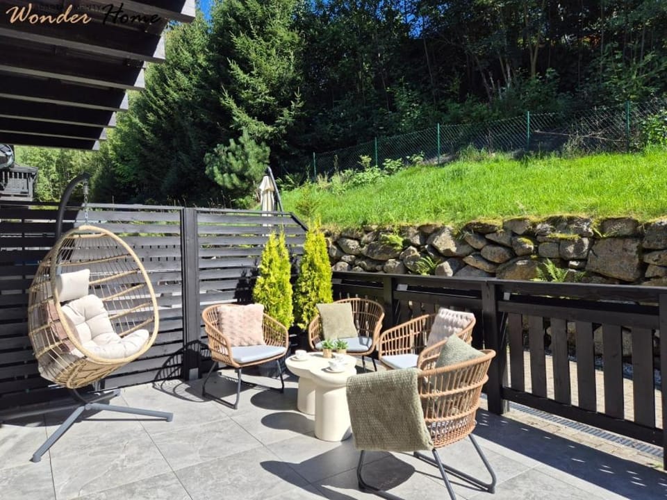 Day, Garden, Balcony/Terrace