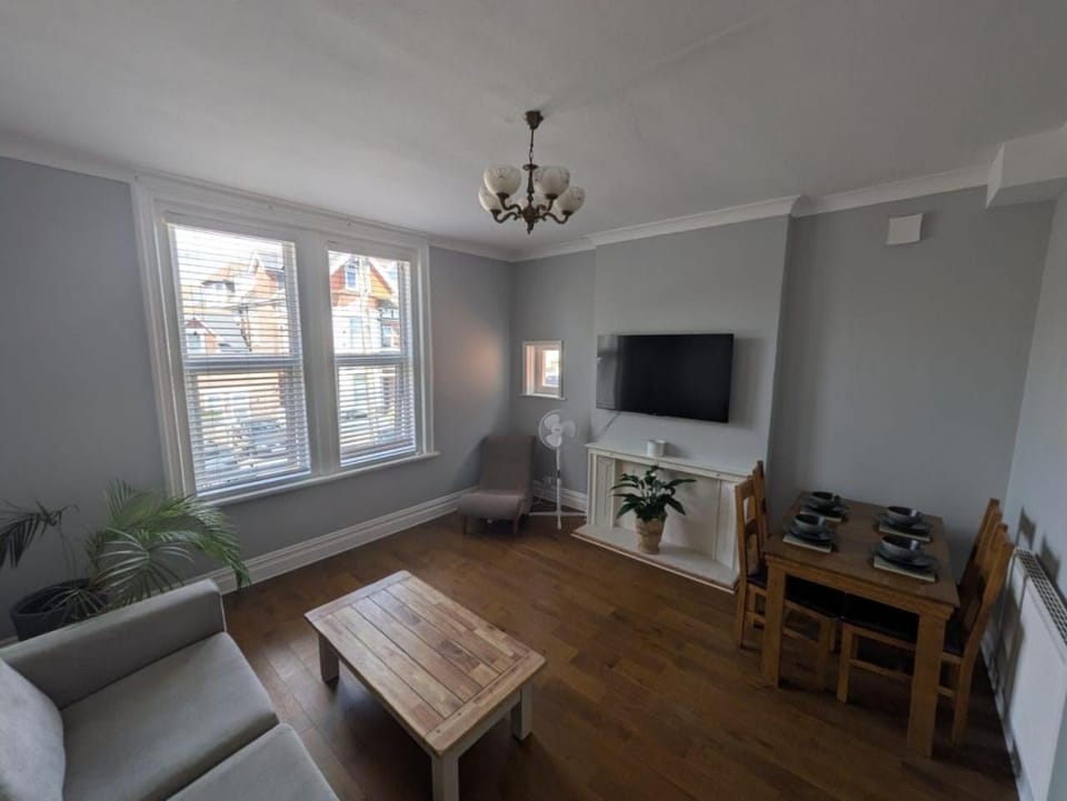 Newly renovated apartment near the beach Apartment in Bournemouth