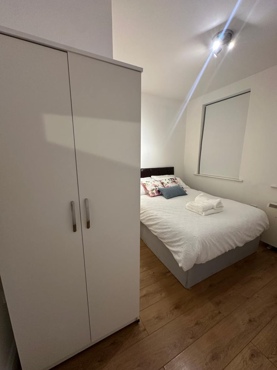 Morden One Bedroom Apartment Near Heathrow Airport Apartment in Isleworth