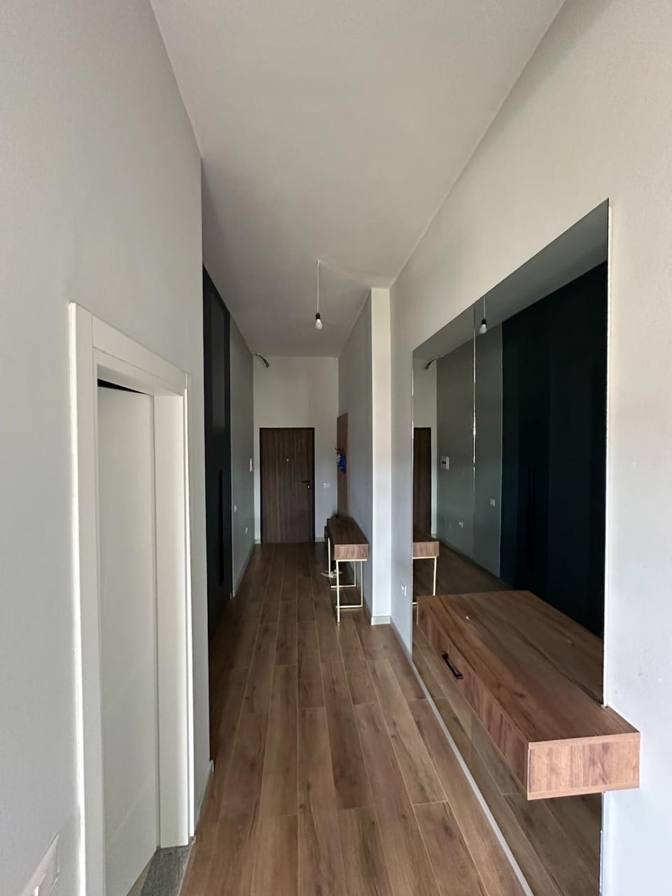 New Central Vlora Mountain View Retreat Apartment in Vlorë