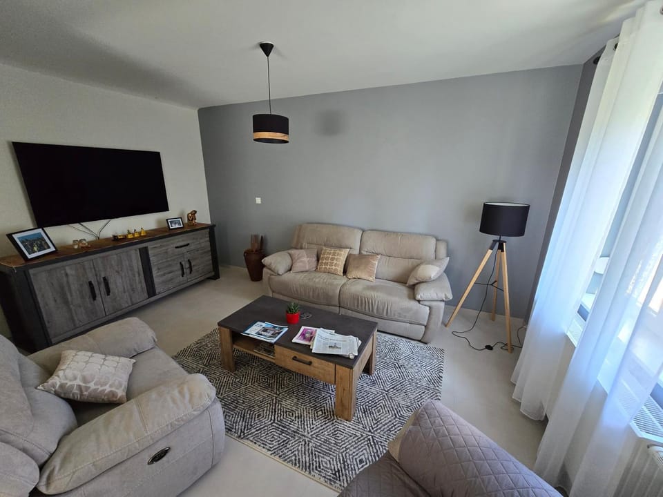 Communal lounge/ TV room, TV and multimedia, Living room, Seating area