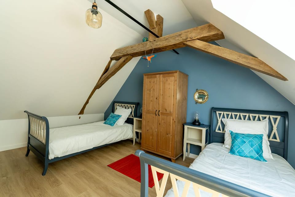 Bed, Photo of the whole room, Bedroom, wardrobe
