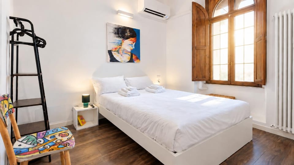 Bed, Photo of the whole room, Bedroom, internet, air conditioner