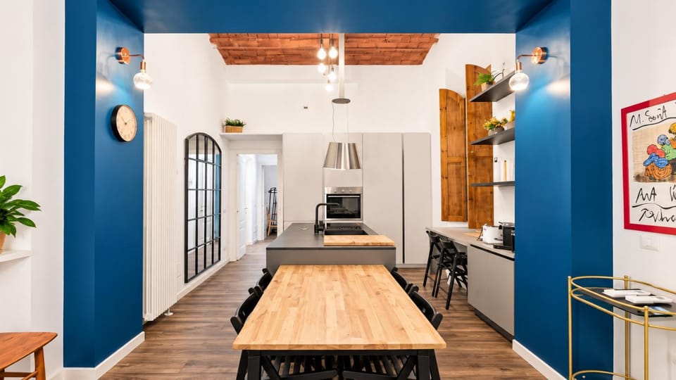 TV and multimedia, Kitchen or kitchenette, Living room, Seating area, Dining area
