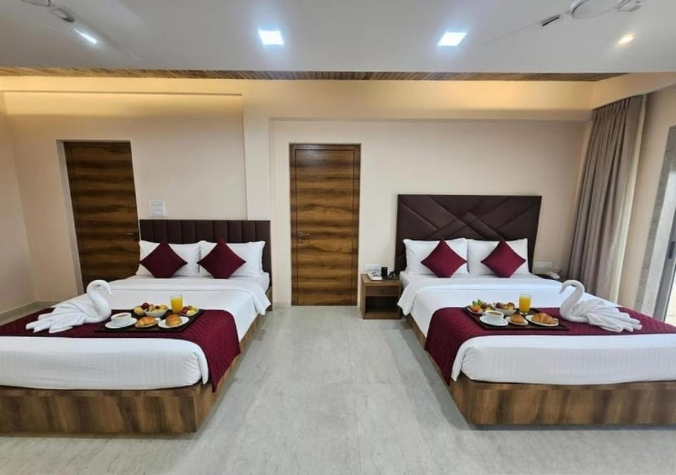 Azure Grand 4BHK Luxury Villa With AC, Garden , BBQ , AIR HOCKEY , CARROM , TENNIS TABLE , Near Lonavala - 10 minutes From Imagica & Wet n Joy Villa in Maharashtra