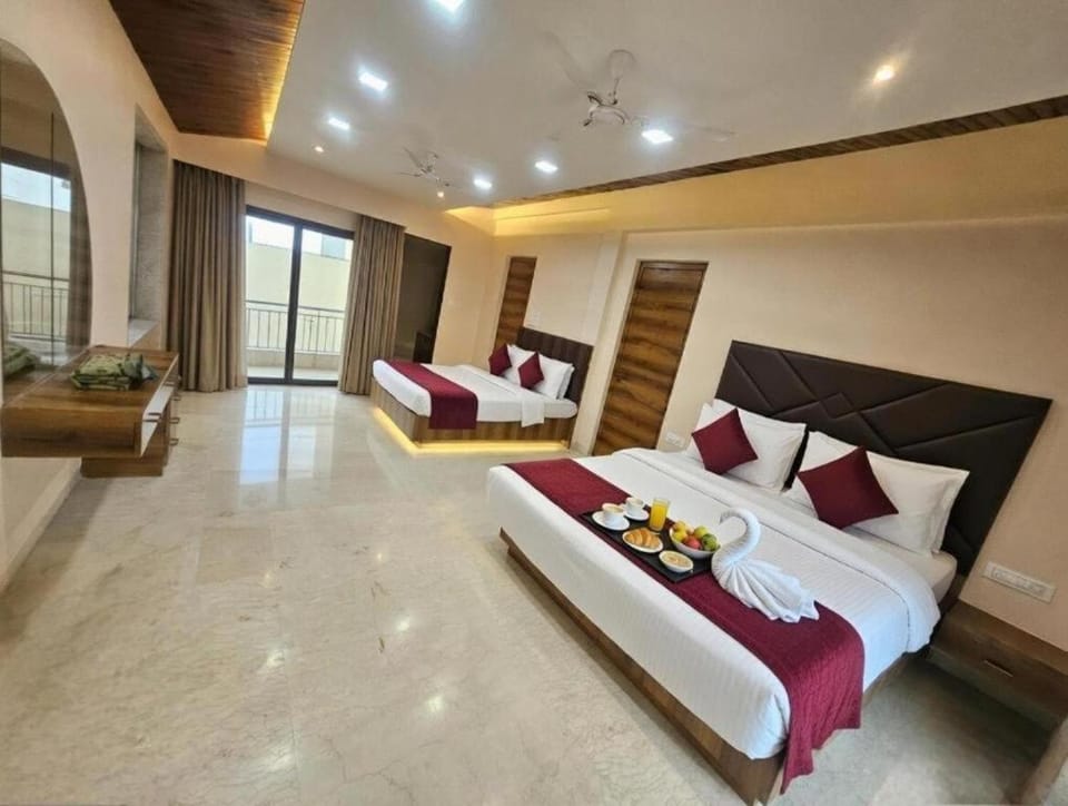 Azure Grand 4BHK Luxury Villa With AC, Garden , BBQ , AIR HOCKEY , CARROM , TENNIS TABLE , Near Lonavala - 10 minutes From Imagica & Wet n Joy Villa in Maharashtra