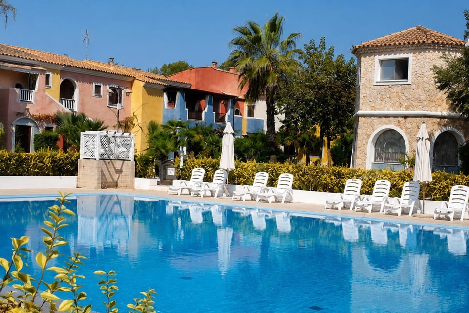 Property building, Garden, Swimming pool