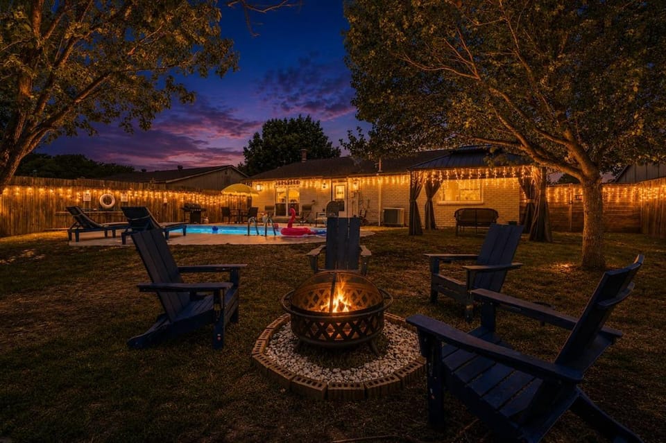 Poolside Escape - Game Room - King Beds - Arcades House in The Colony