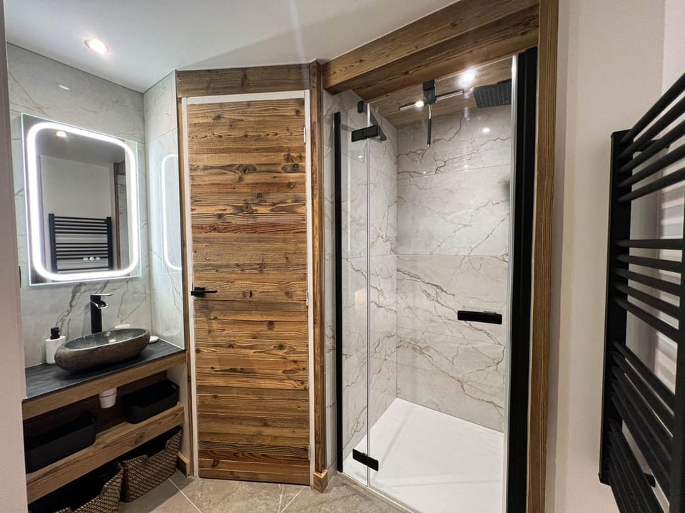 Chalet de luxe aux Gets - 4 chambres pour 9 personnes avec jacuzzi et Wi-Fi Chalet in Les Gets