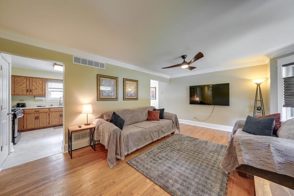 Explore Dtwn & Route 66 History! Cozy Joliet Home House in Joliet