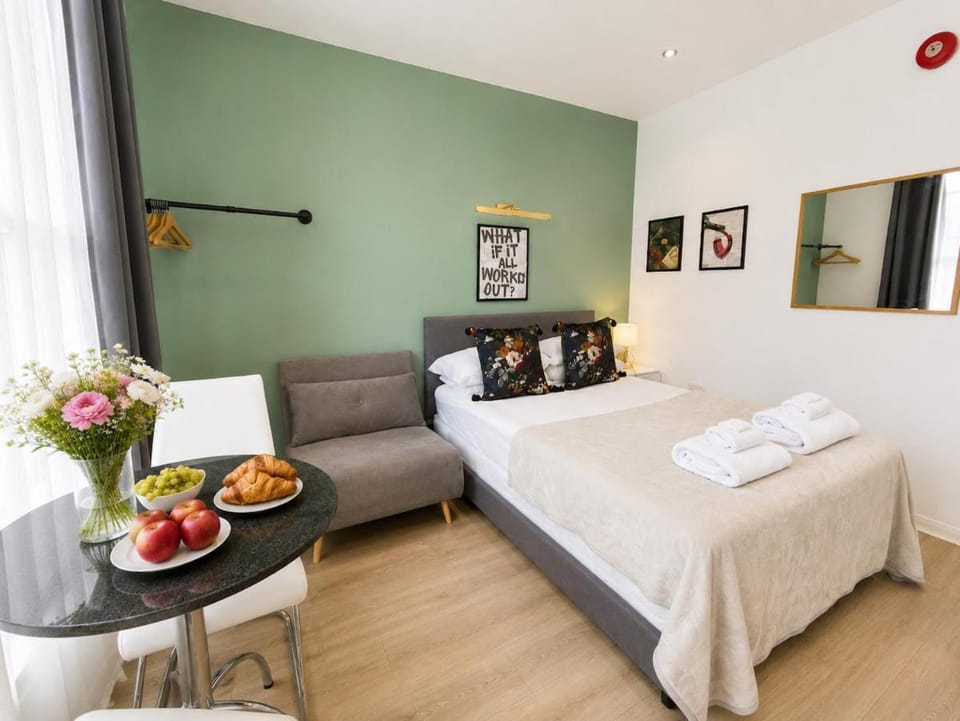 Charming Islington Studio Near Angel and Highbury Apartment in London Borough of Islington