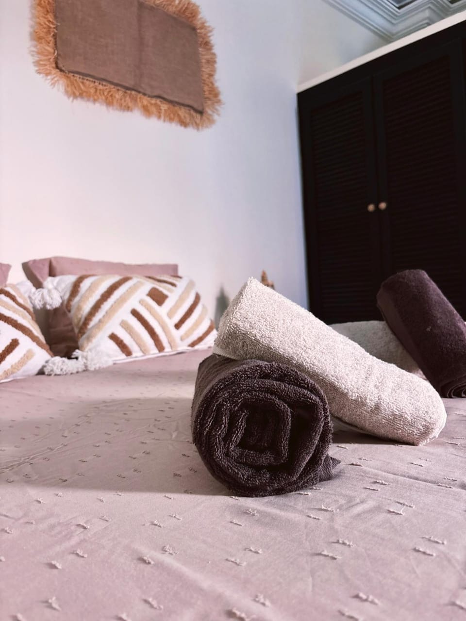 Bed, Bedroom, towels