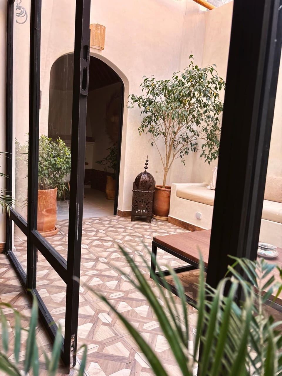 Patio, Day, Living room, Seating area, Garden view