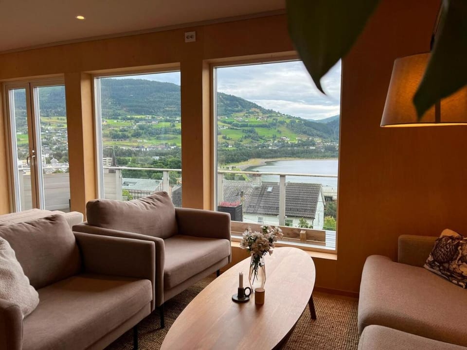 Panoramic Water Views - Modern Home - Free Parking Apartment in Vestland