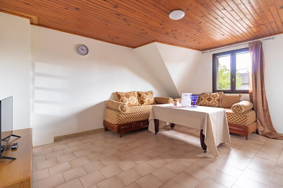 TV and multimedia, Living room, Dining area