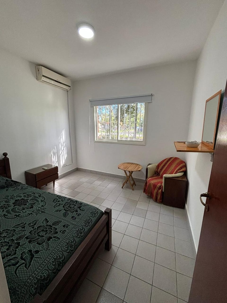 Bed, Photo of the whole room, air conditioner