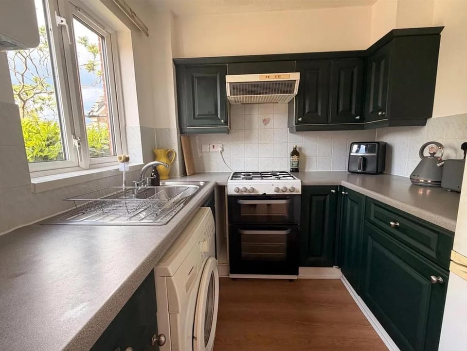 Pit Stop - Brooklands Weybridge Flat Apartment in Weybridge
