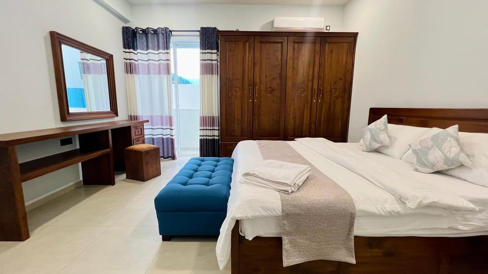 Bed, TV and multimedia, Photo of the whole room, Bedroom, towels, wardrobe