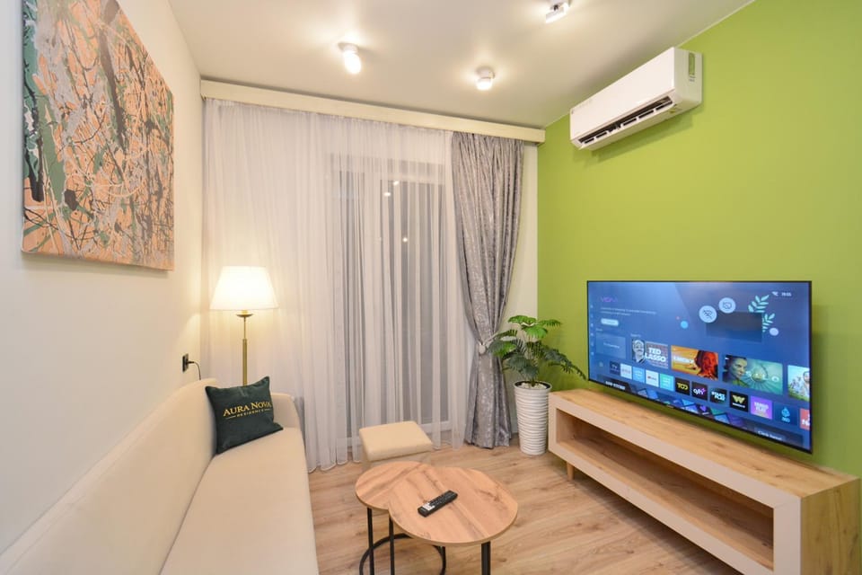 Communal lounge/ TV room, TV and multimedia, Living room, Seating area, air conditioner