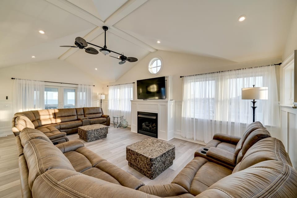 Beach in Your Backyard! Seaside Strathmere Estate House in Strathmere
