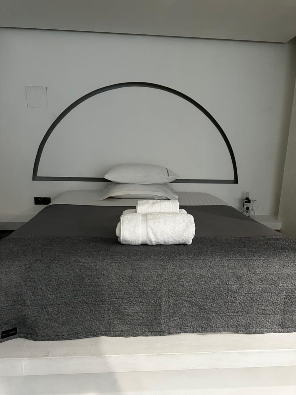 Minimal Arch En-Suite Studio Apartment in Thessaloniki