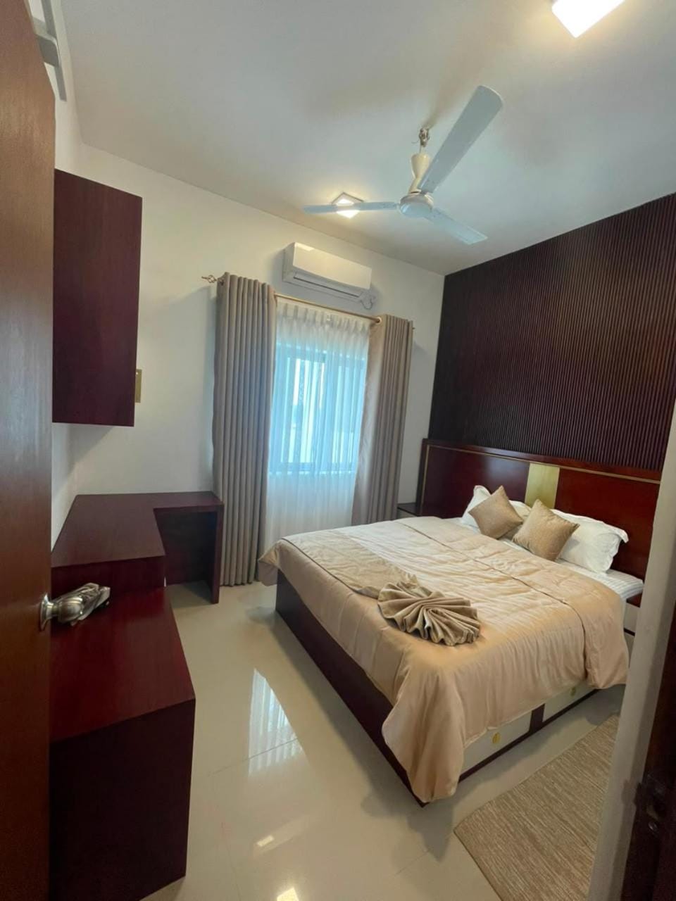 Super Luxe 2BR-Golf Course View & Resort Amenities Apartment in Western Province
